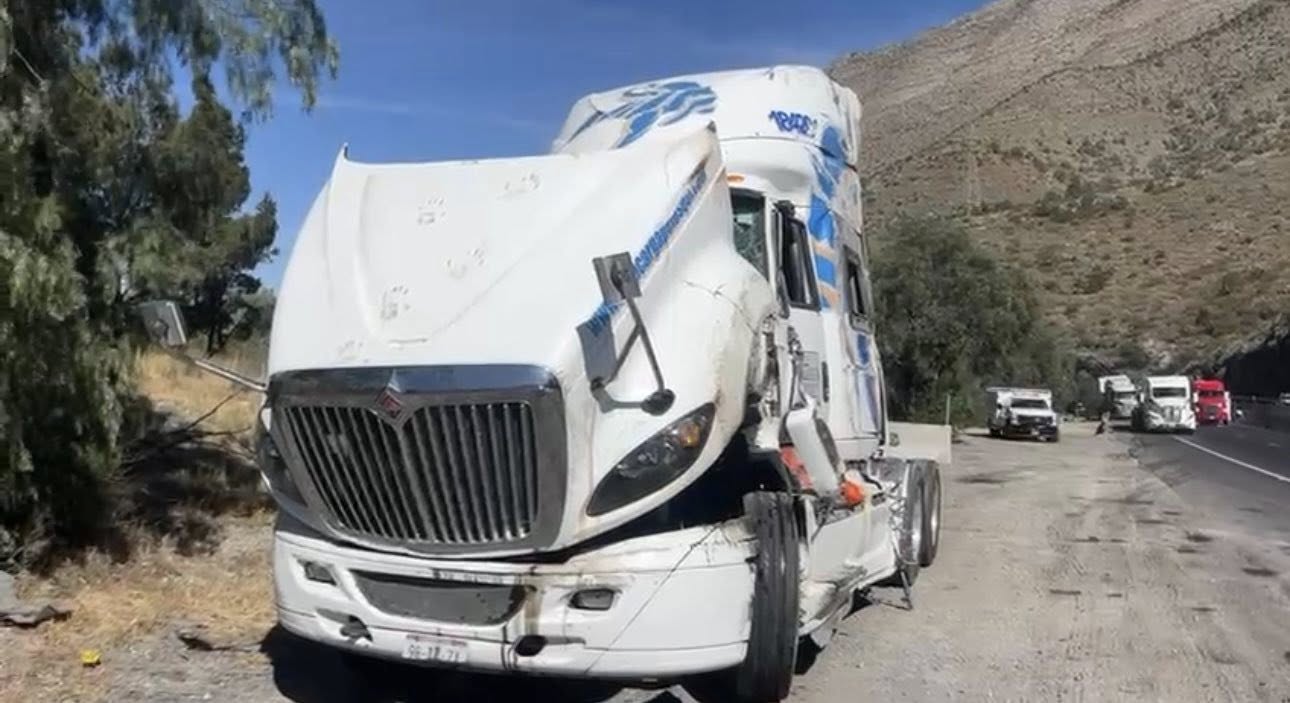 Caos vial por múltiples accidentes de tráileres