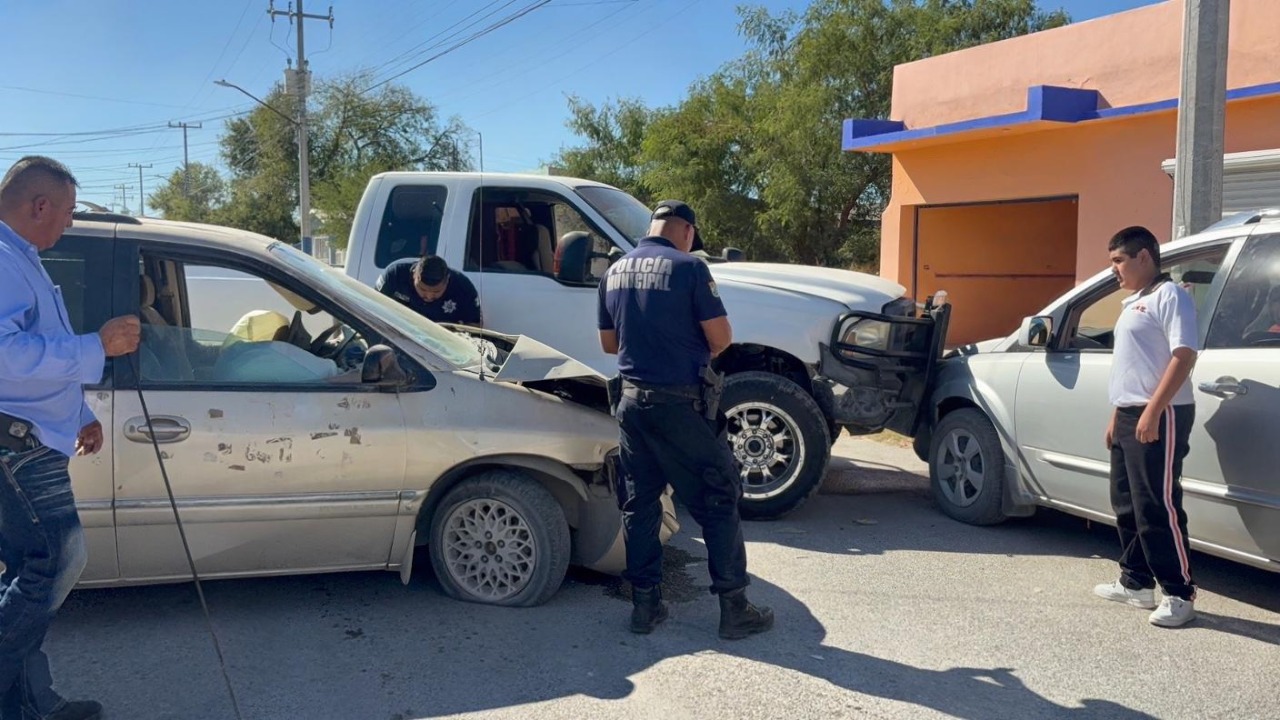 Conductor ebrio provoca carambola en Sabinas