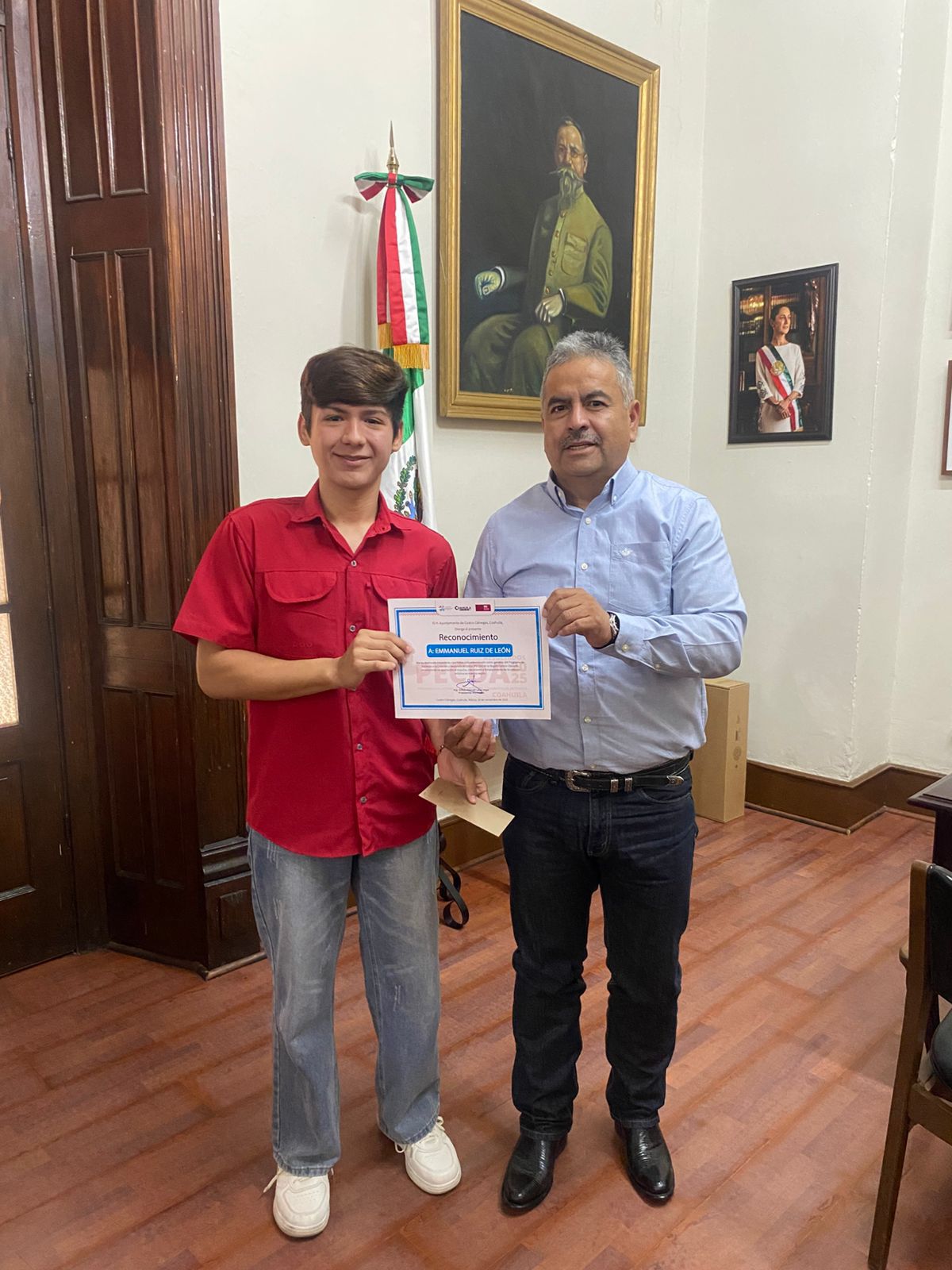RECONOCE LEIJA A JOVEN GANADOR DEL PECDA 2025