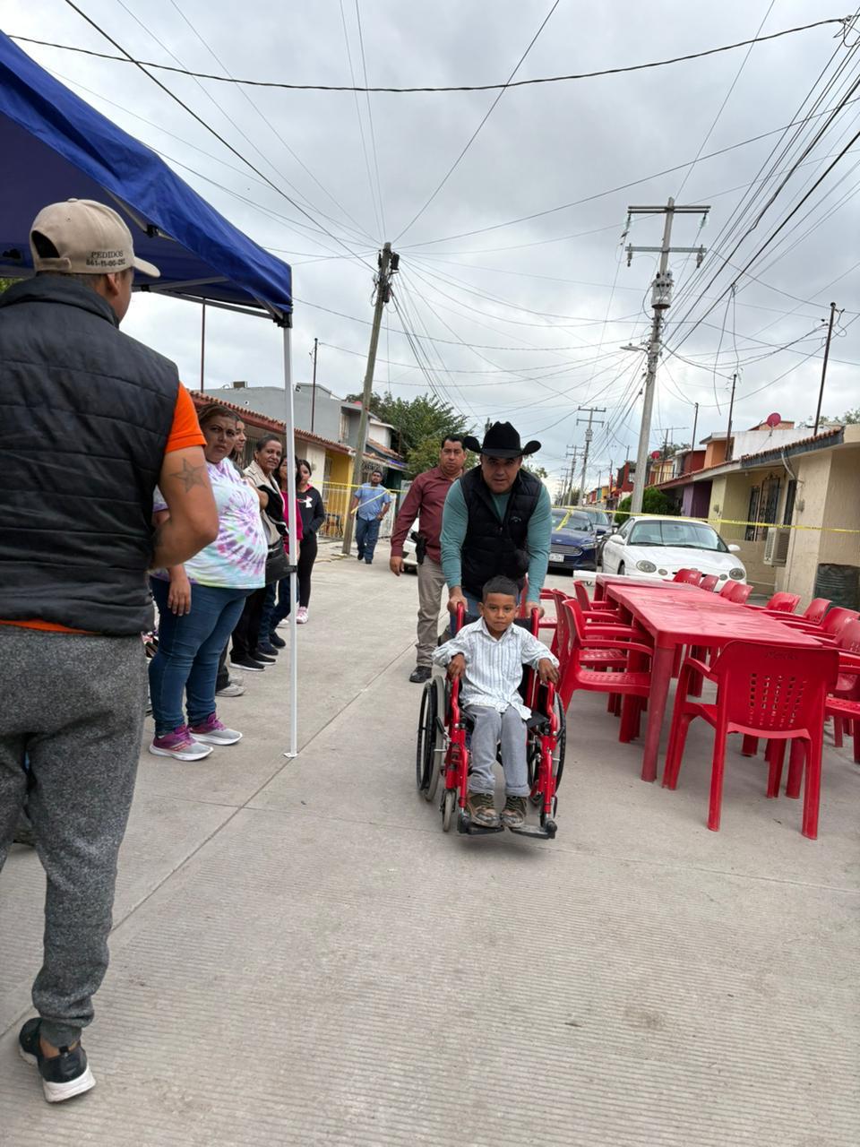 Continúa Chano atendiendo las necesidades de familias
