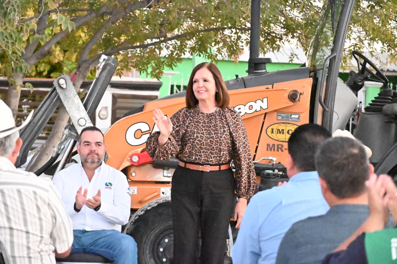 Cumple Sari a familias de la colonia Elsa Hernández