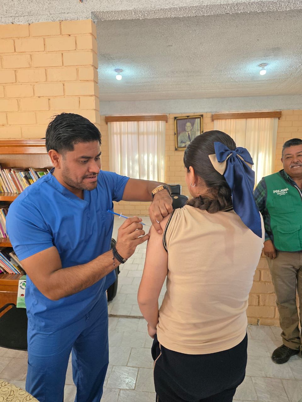 Vacunan contra influenza y Covid en municipio de Juárez