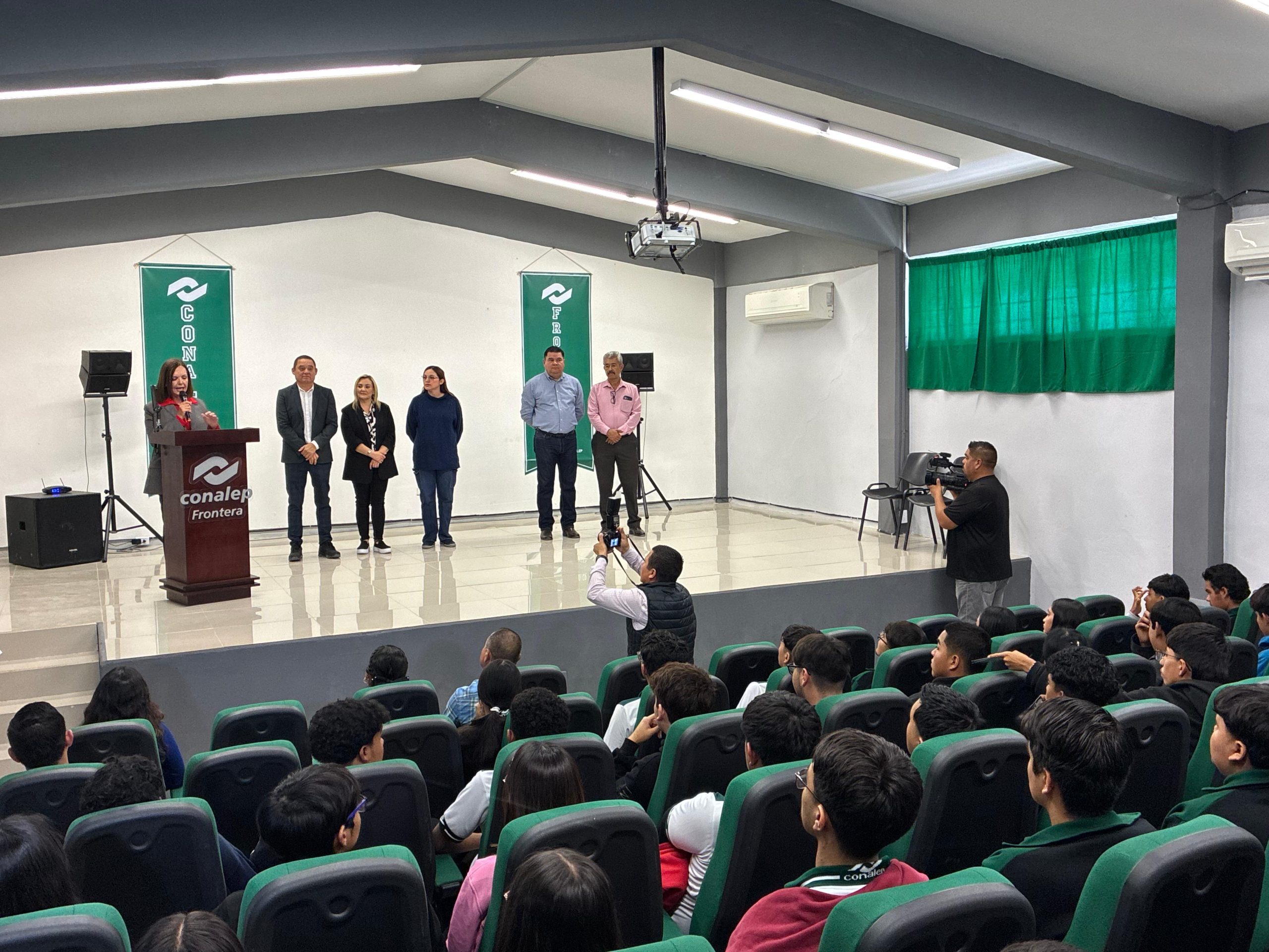 Impulsa Frontera lectura entre jóvenes estudiantes
