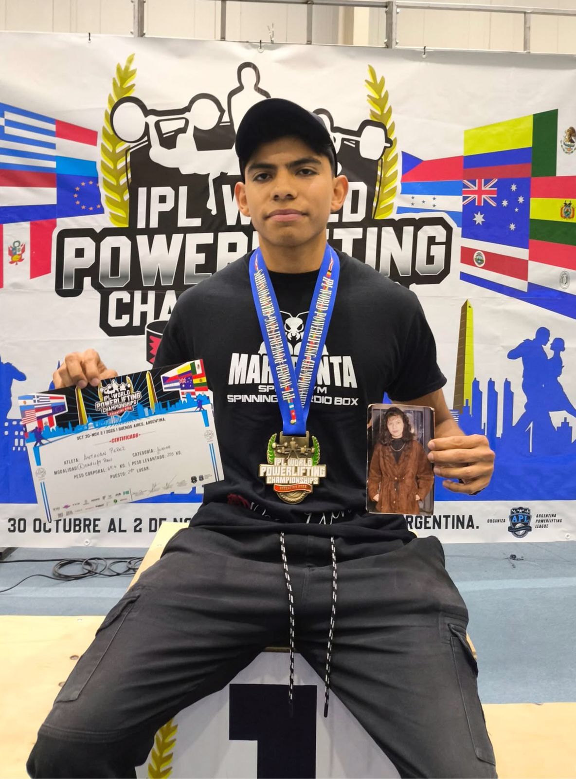 Gana sabinense plata en mundial de Powerlifting