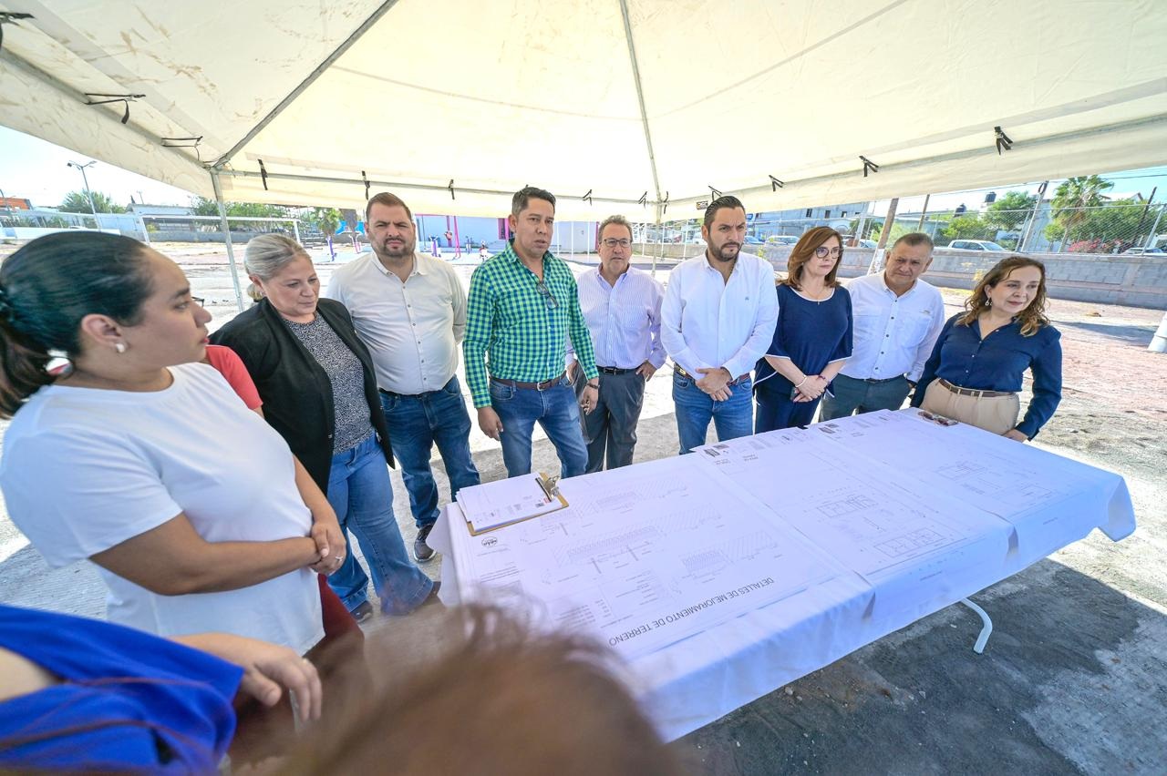 Supervisa Carlos reubicación de escuela Suzanne Lou Pape