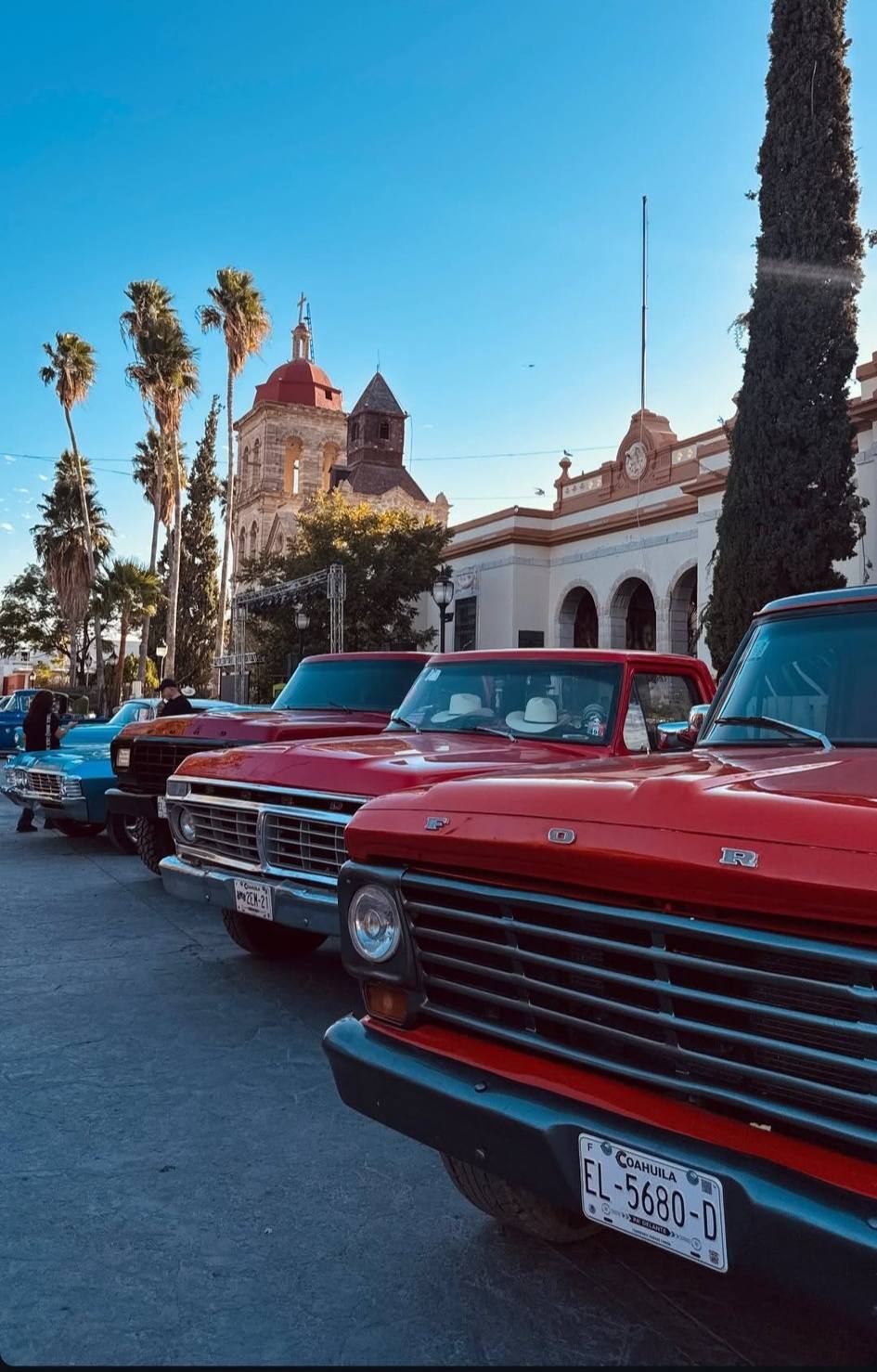 Recibe Cuatro Ciénegas rodada de autos clásicos