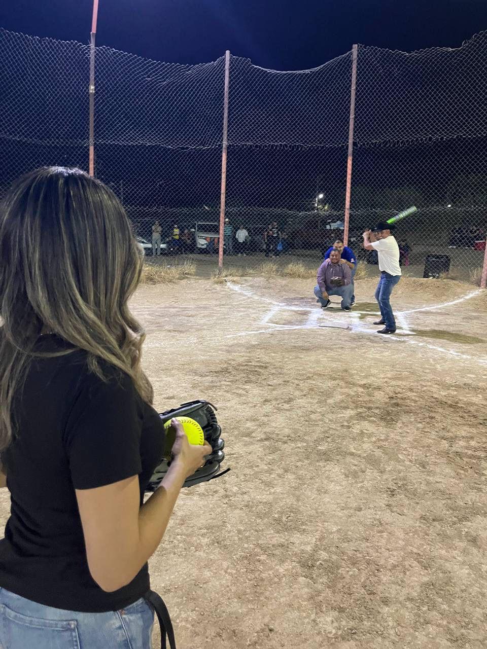 Inaugura Chano la Temporada 18 de Softbol Femenil en Sabinas