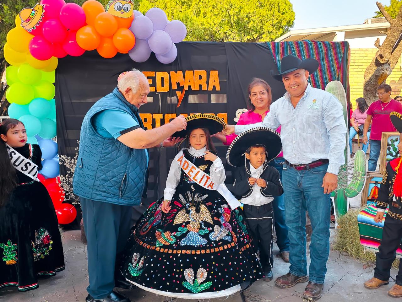 Fortalece Chano Díaz los valores cívicos en Agujita