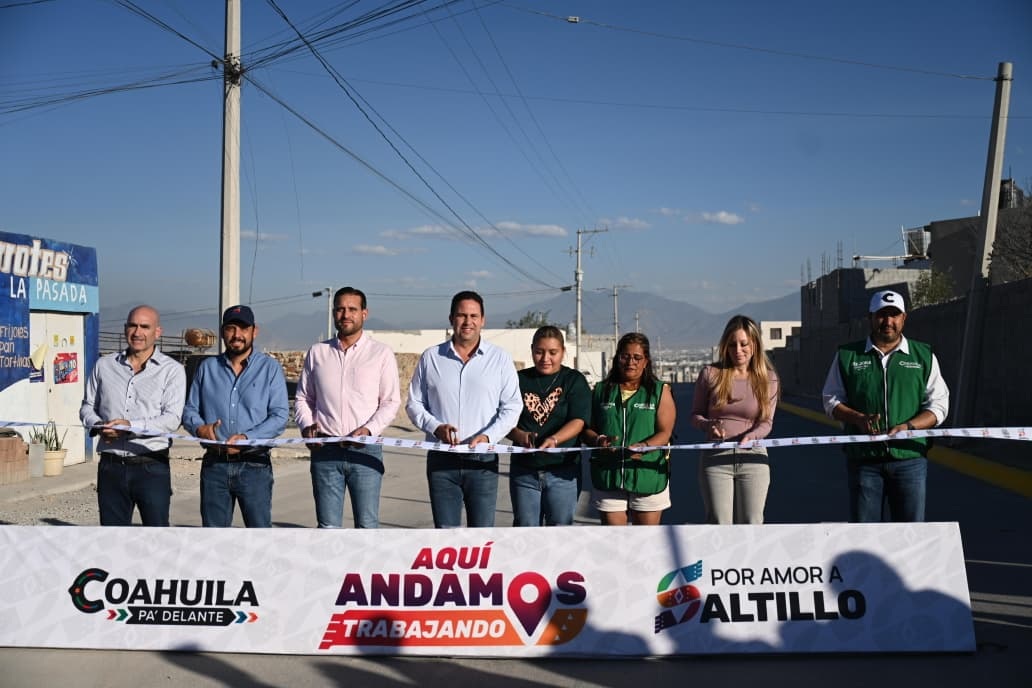 Entrega Javier Díaz obra de pavimentación en La Gloria