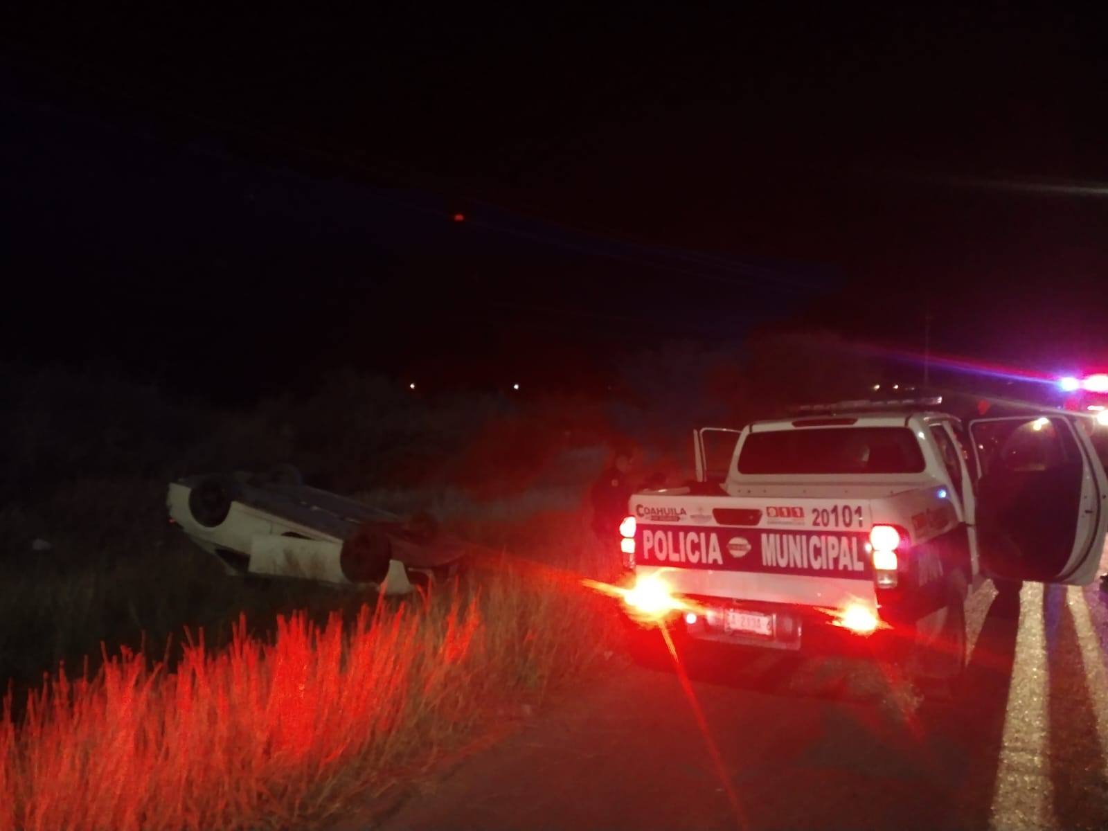 Mujer lesionada tras volcadura en Múzquiz