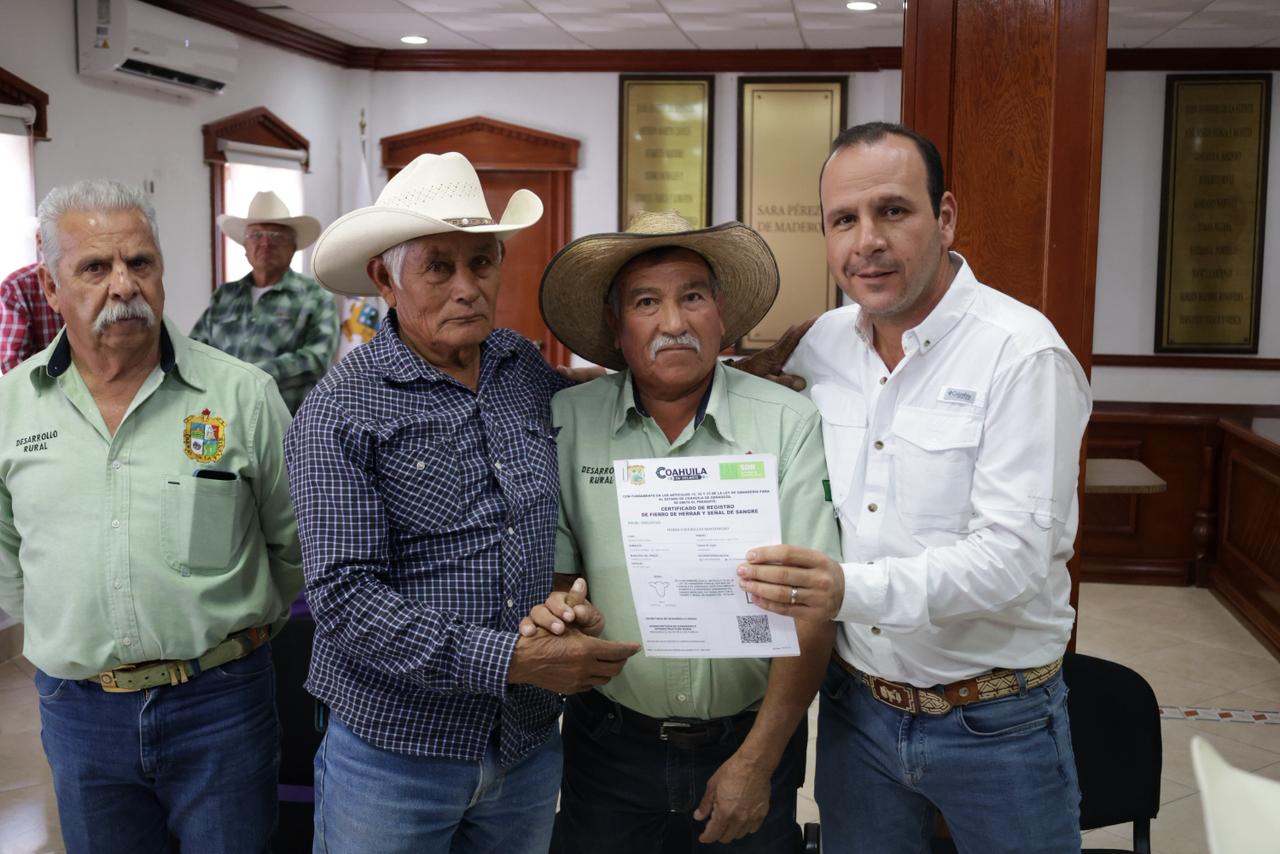 Brindan en Parras certeza jurídica en la propiedad del ganado