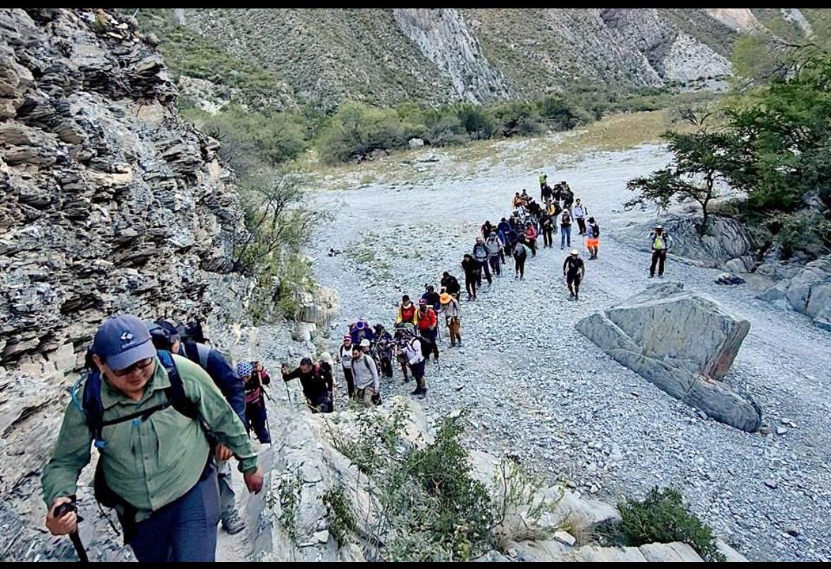 Reviven senderistas histórica caminata de 74 kilómetros