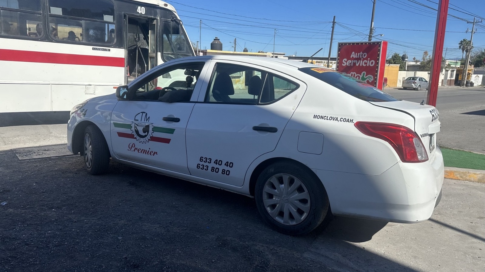 Regularizan taxistas placas y licencias