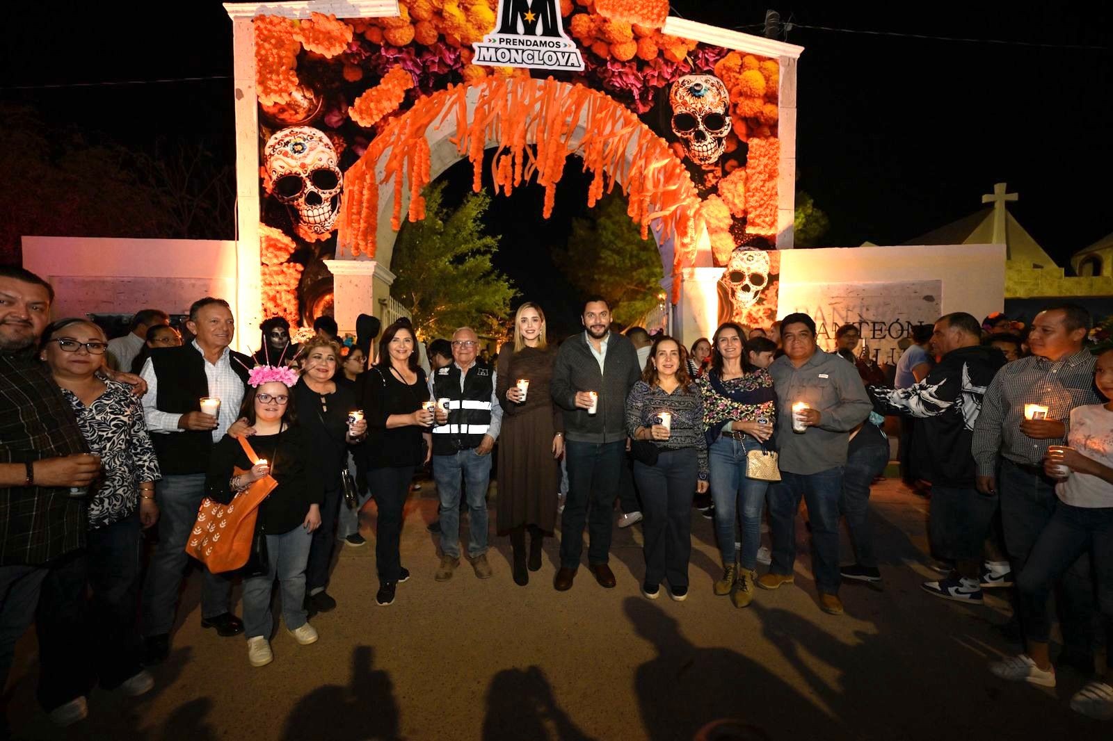Celebra Monclova la tradicional Alumbrada