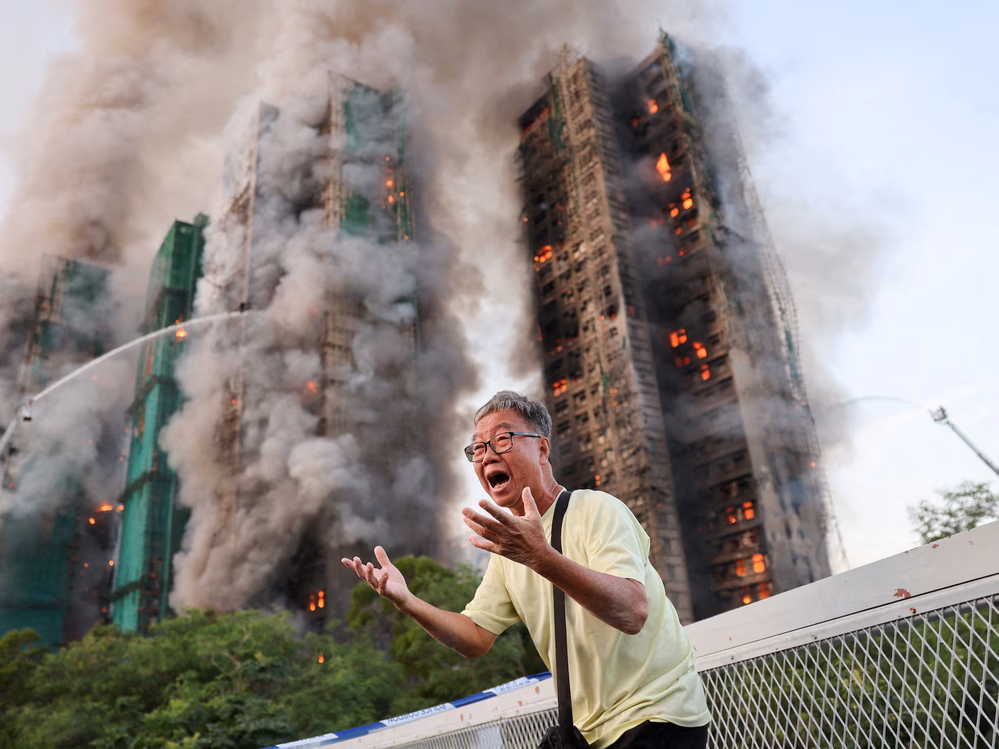 Incendio en Hong Kong deja 44 muertos y 279 desaparecidos