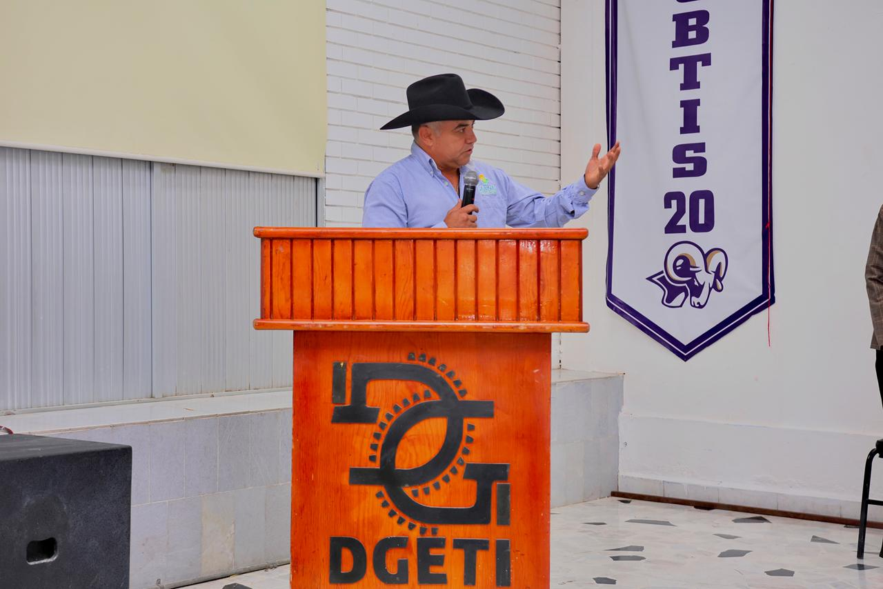 Sabinas Avanza: Chano Díaz Impulsa la Educación y Apoyo Integral a los Jóvenes del CBTIS 20