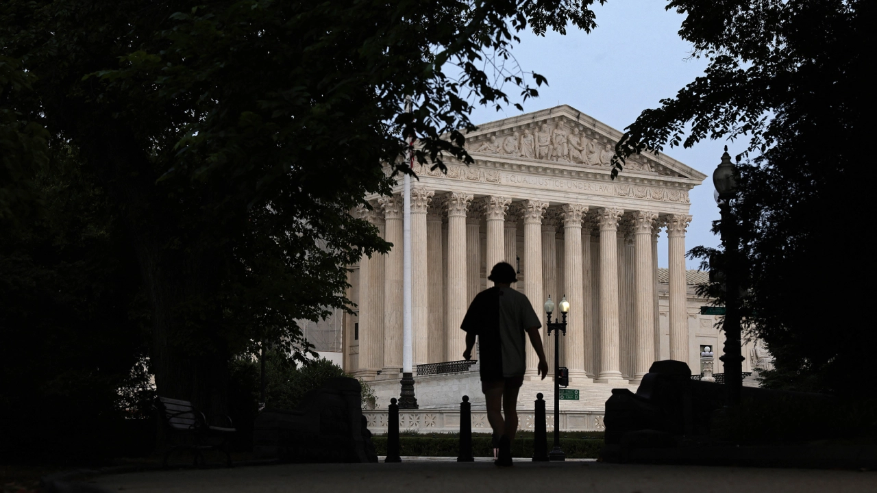 Corte Suprema de EU rechaza intento de anular el derecho al matrimonio entre personas del mismo sexo