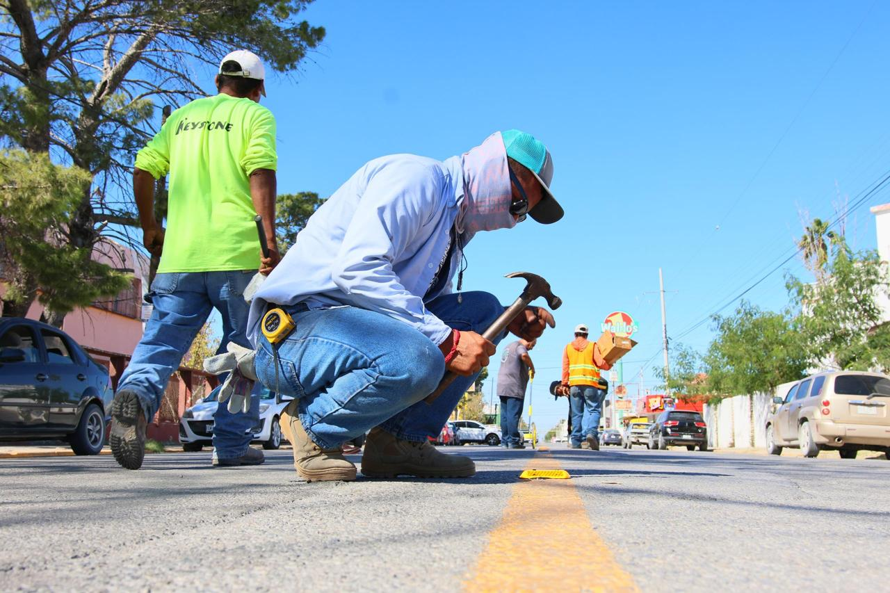 AVANZA PROYECTO DE SEÑALIZACIÓN EN LA ZONA CENTRO; INSTALAN VIALETAS EN AV. FRANCISCO I. MADERO