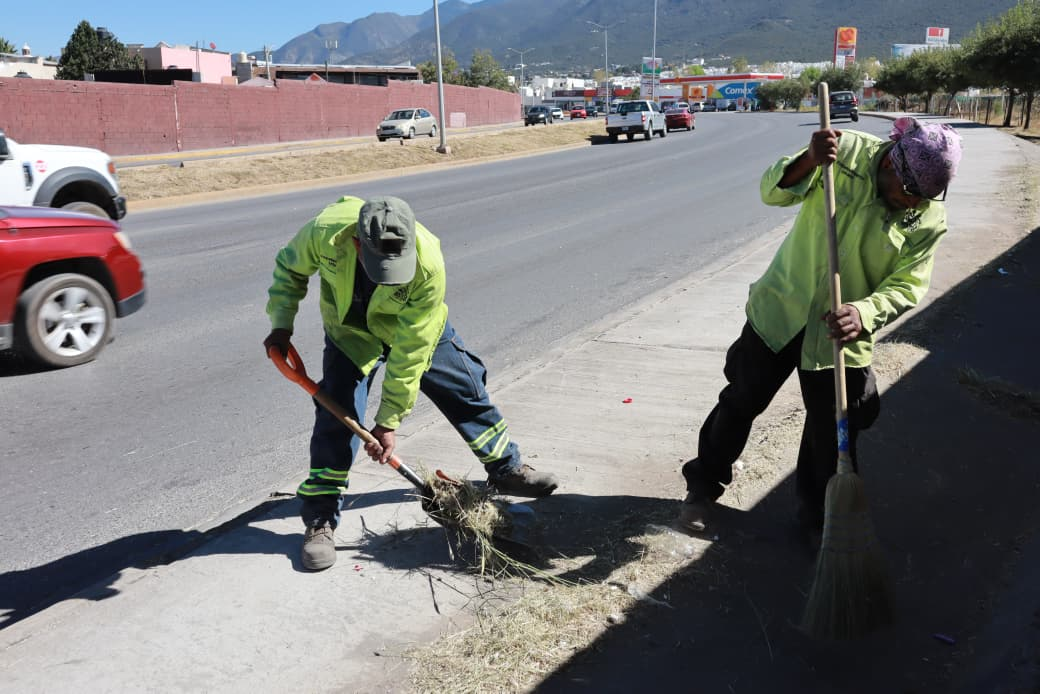 Intensifica Saltillo acciones de limpieza en plazas públicas de la ciudad