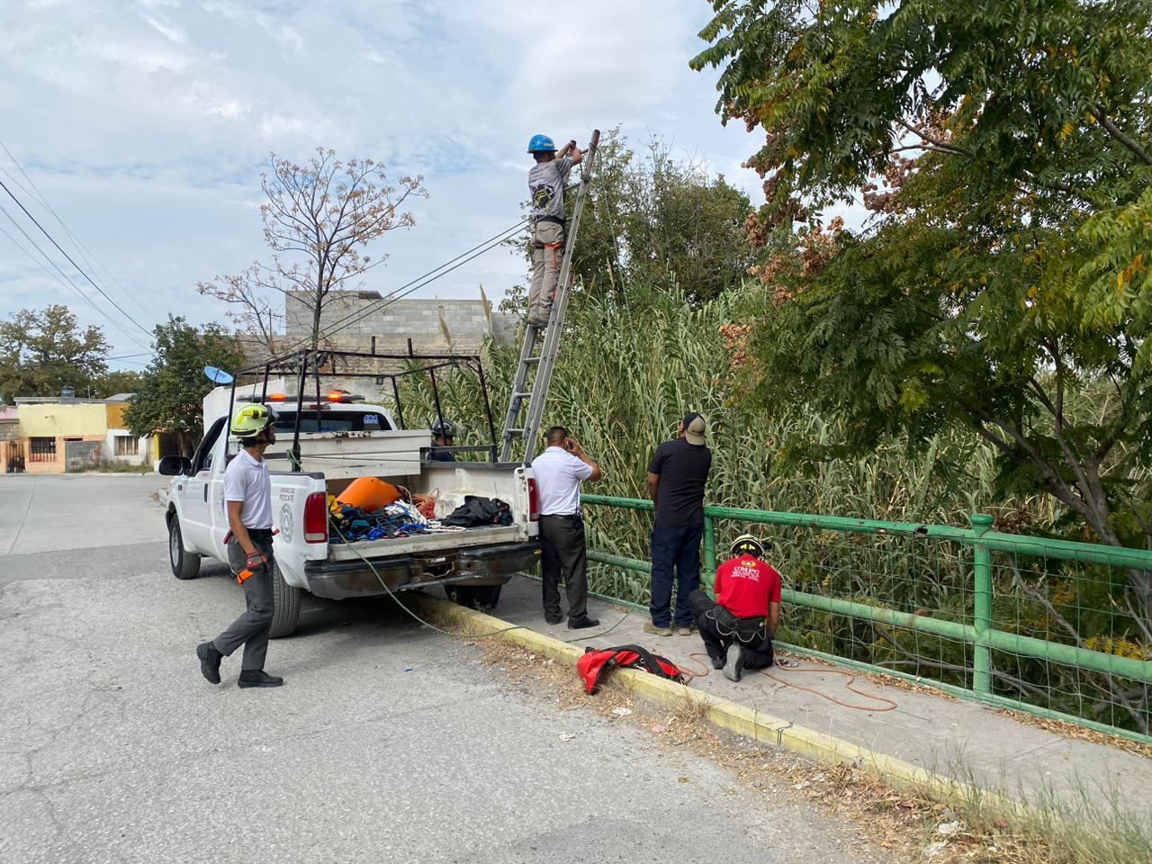 Capacitan a Bomberos en rescate vertical