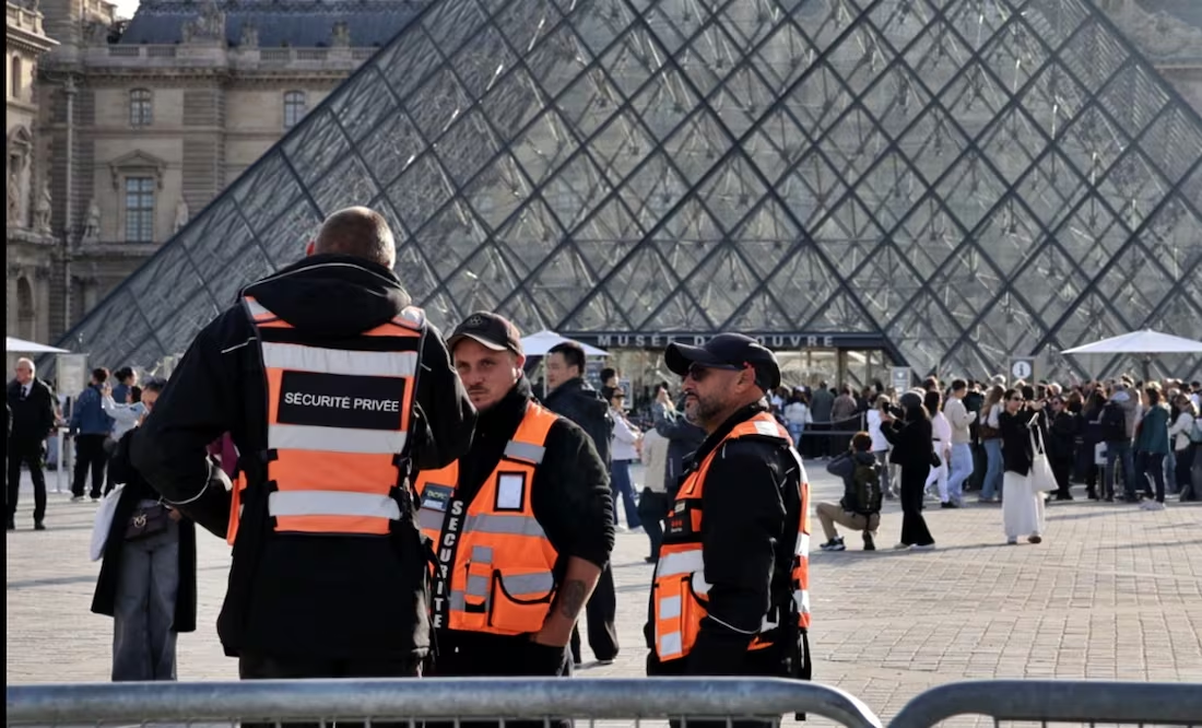 Liberan sin cargos a un sospechoso del robo de joyas en el Museo de Louvre e imputan a otro