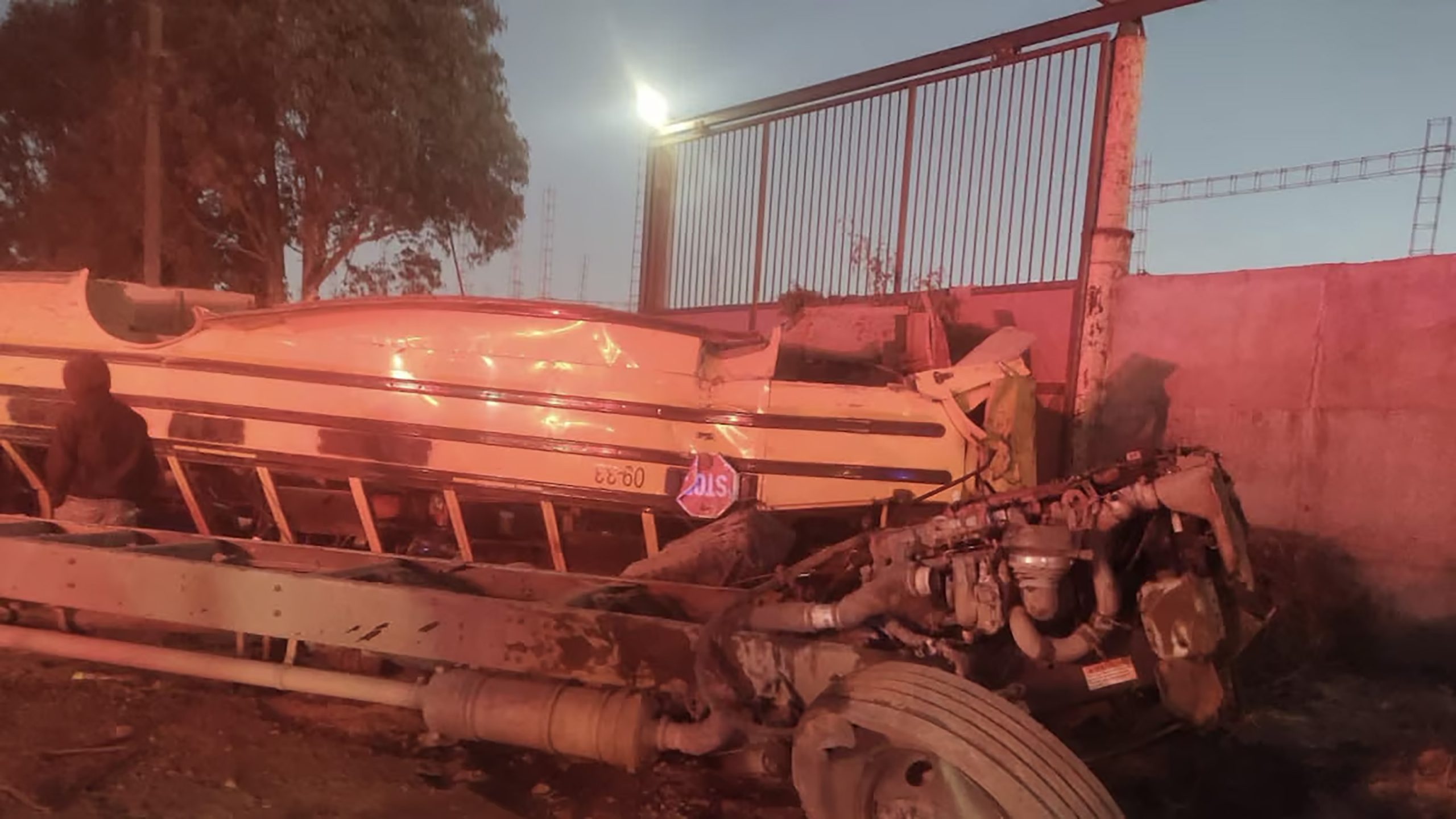 Mueren 5 tras volcar camión en Zacatecas