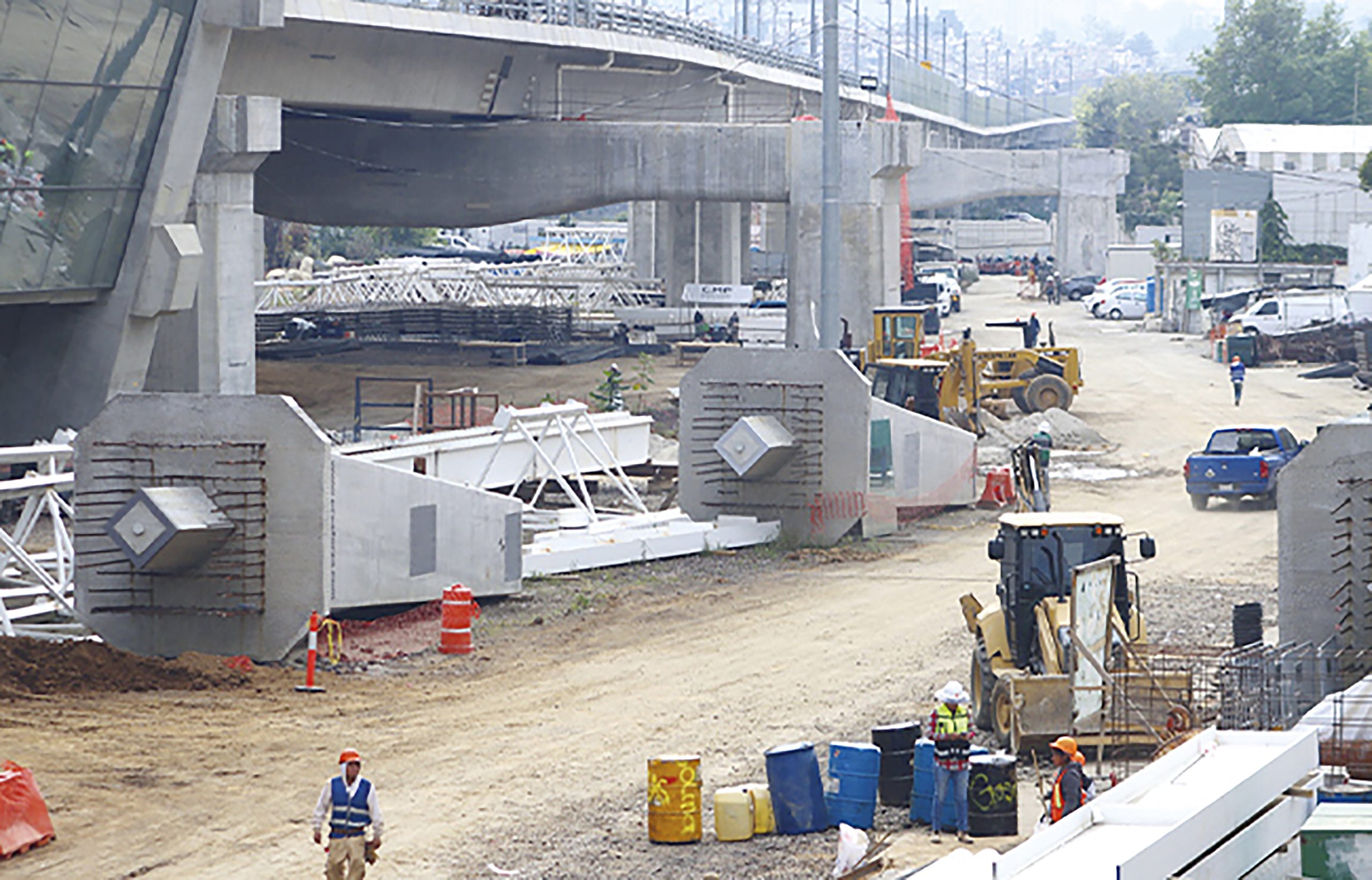 Prevén retroceso de obras en 2026; inversión a la baja