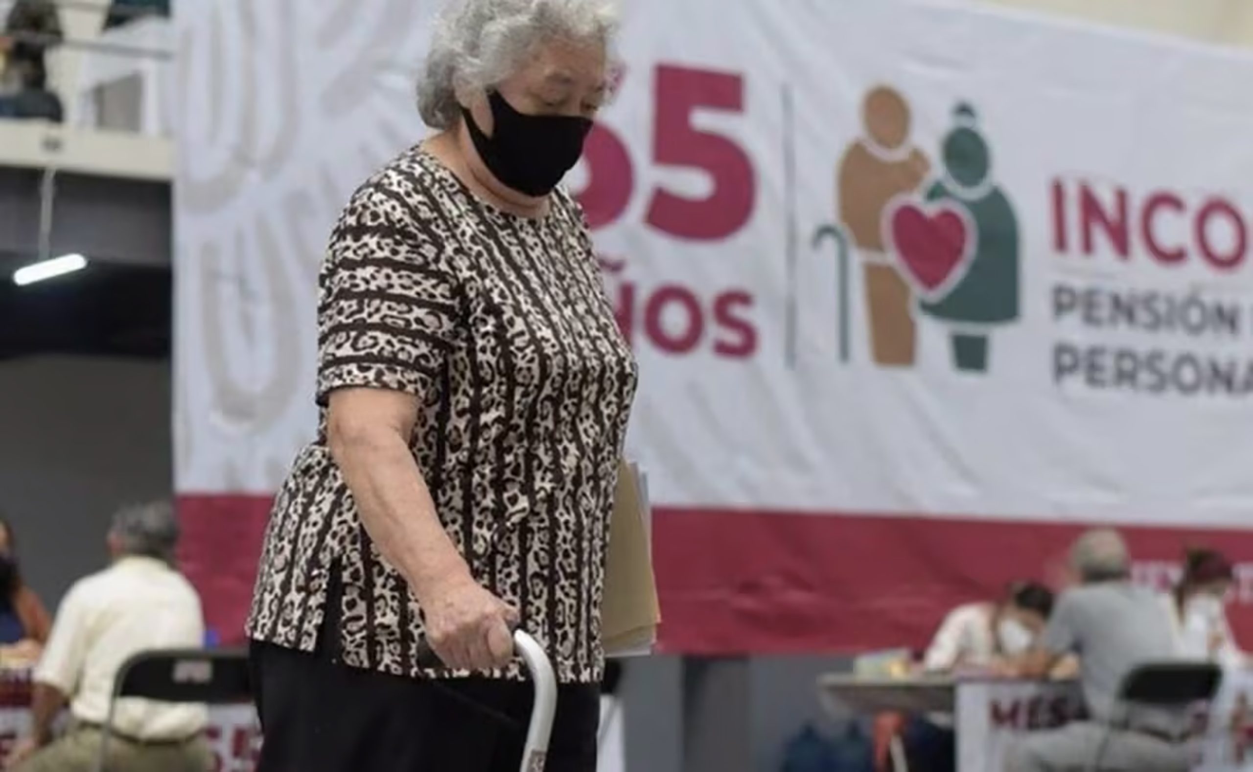 Proponen cárcel para quienes gasten la Pensión del Bienestar de padres o abuelos