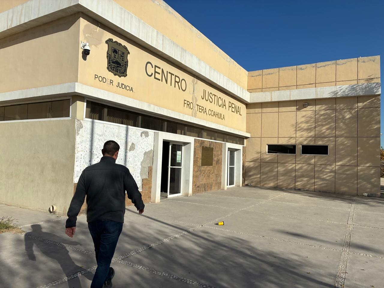 Inhabilitan por extorsión a 2 policías de Castaños