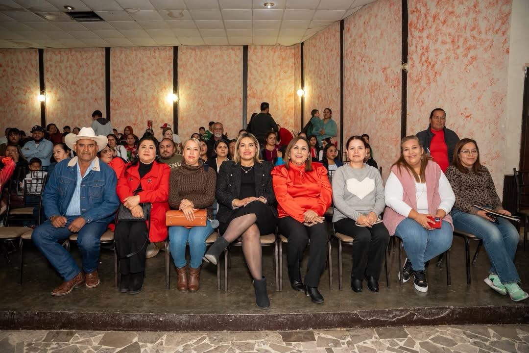 Asiste alcaldesa Yesica al Festival Navideño Escolar