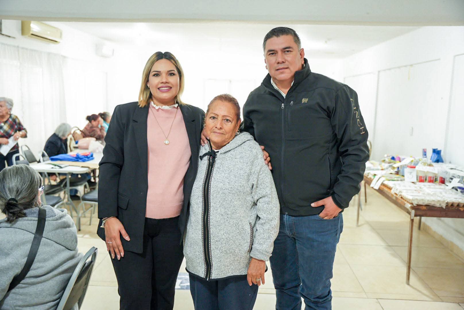 Fortalece Yesica Sifuentes apoyos a adultos mayores