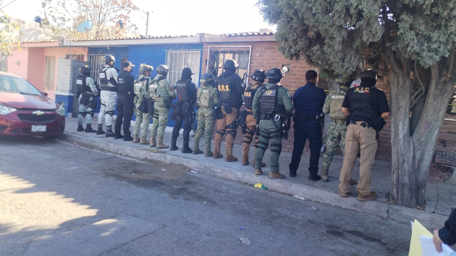 Cae pareja con 12 kilos de cristal
