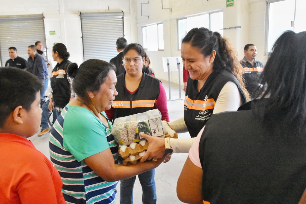 IMPULSA VÍCTOR LEIJA PROGRAMA ALIMENTARIO EN CUATRO CIÉNEGAS