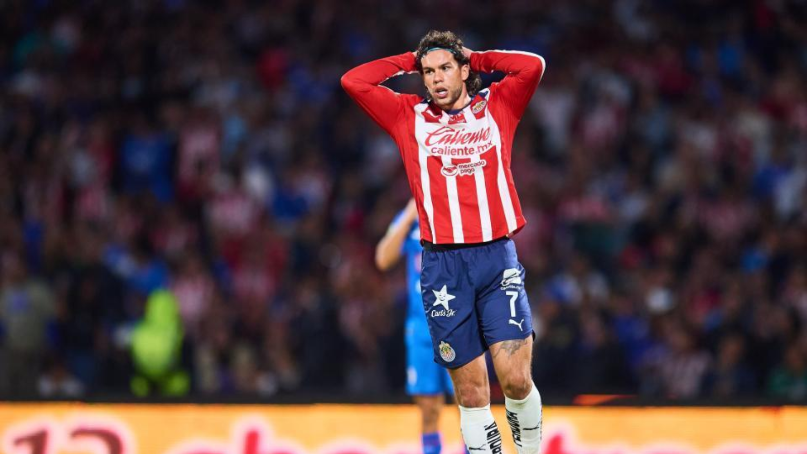 Cade Cowell sale de Chivas