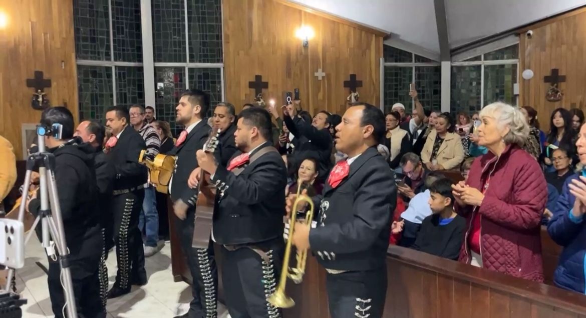 Charros llevan serenata a Virgen de Guadalupe