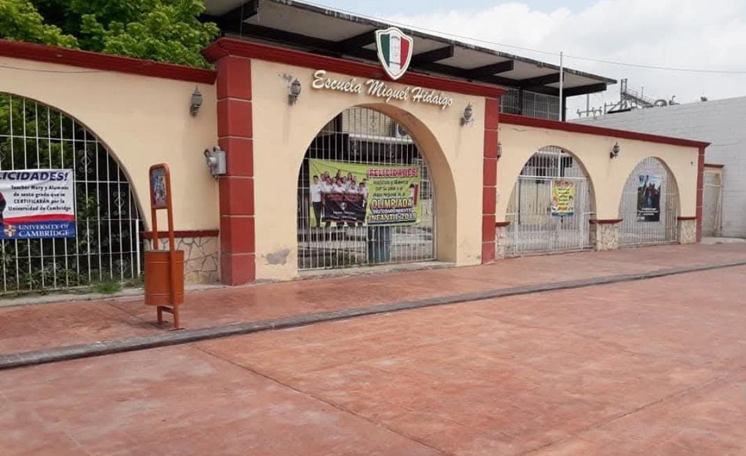 Sin luz, pero con clases en Secundaria Miguel Hidalgo