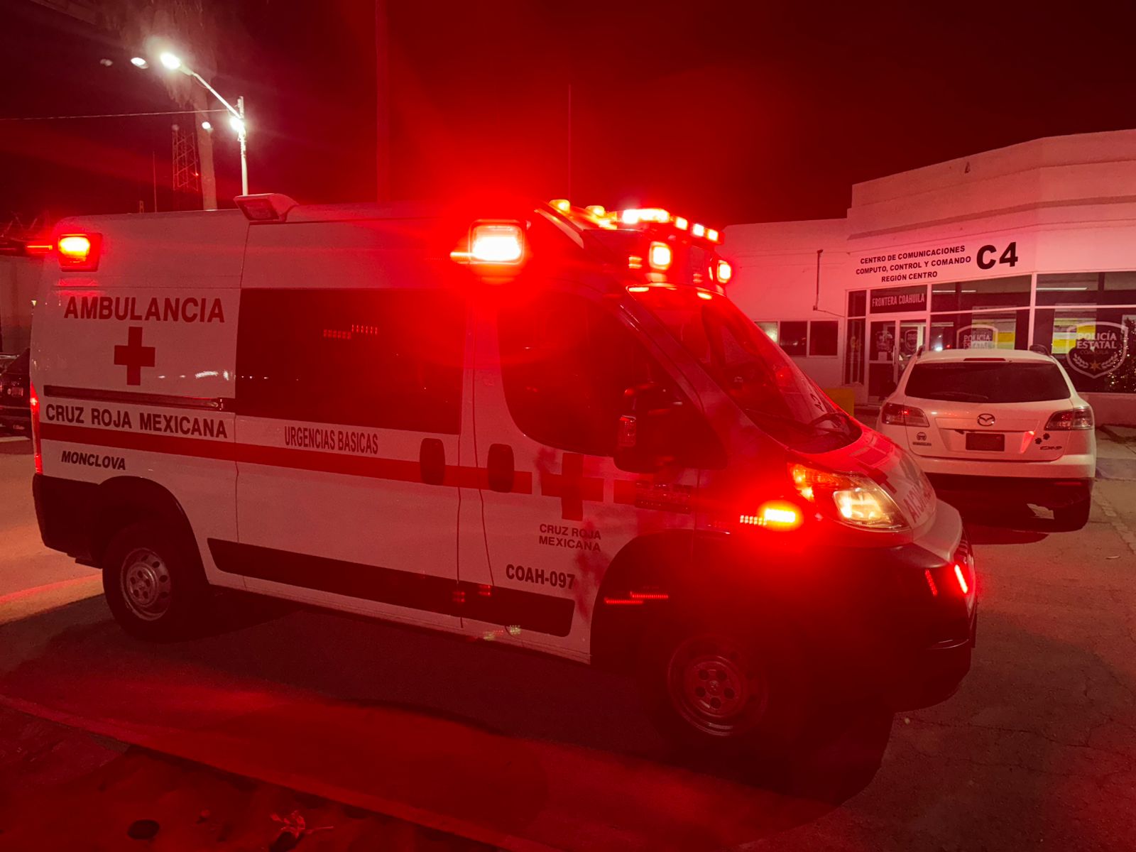 Dejan a joven sin tenis y golpeado