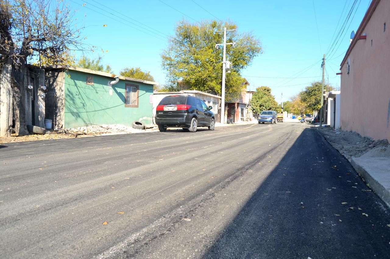 Sigue Laura con labores de pavimentación en Múzquiz
