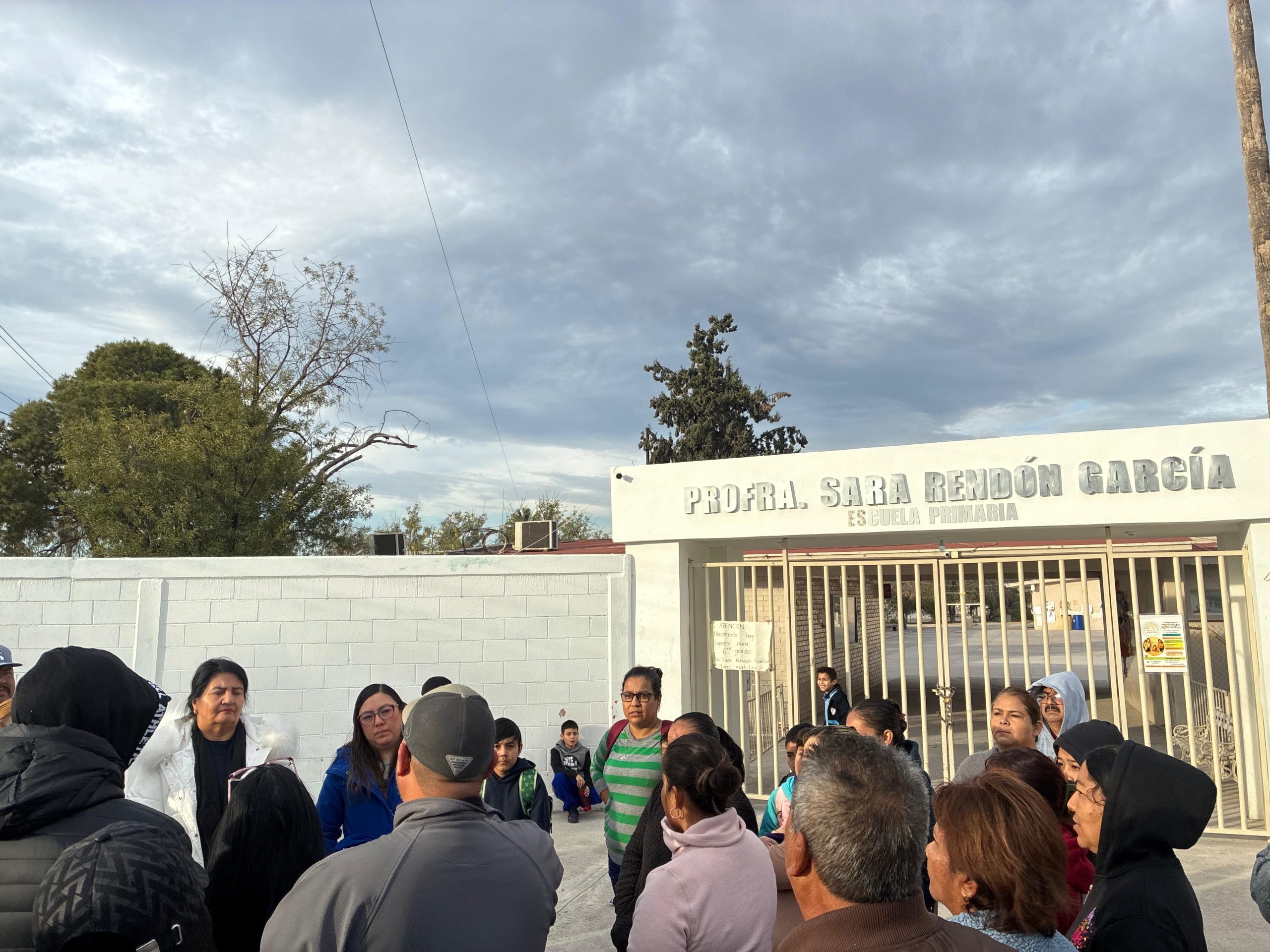Exigen madres claridad por venta de techumbre