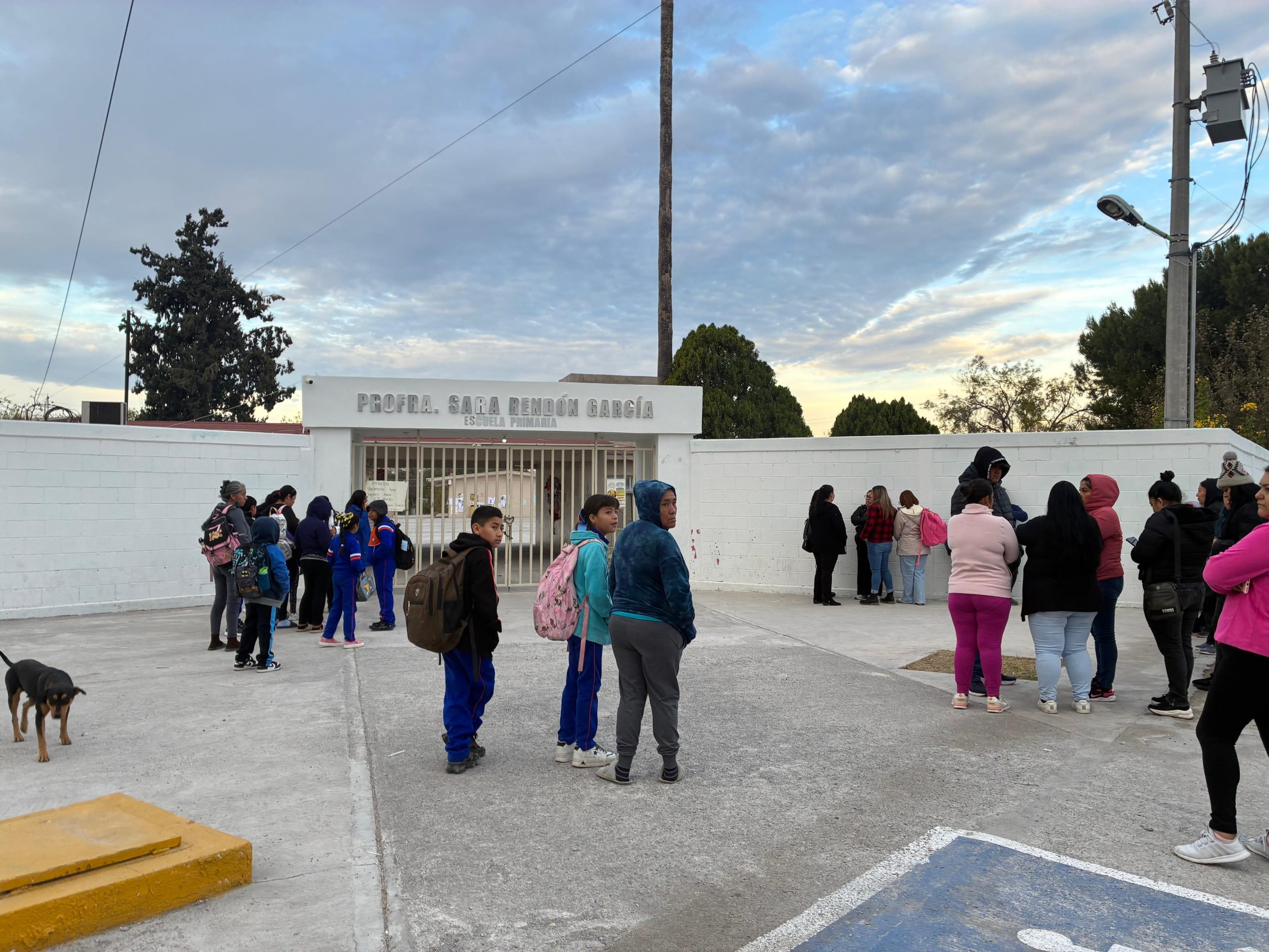Insisten destituyan a directora de primaria