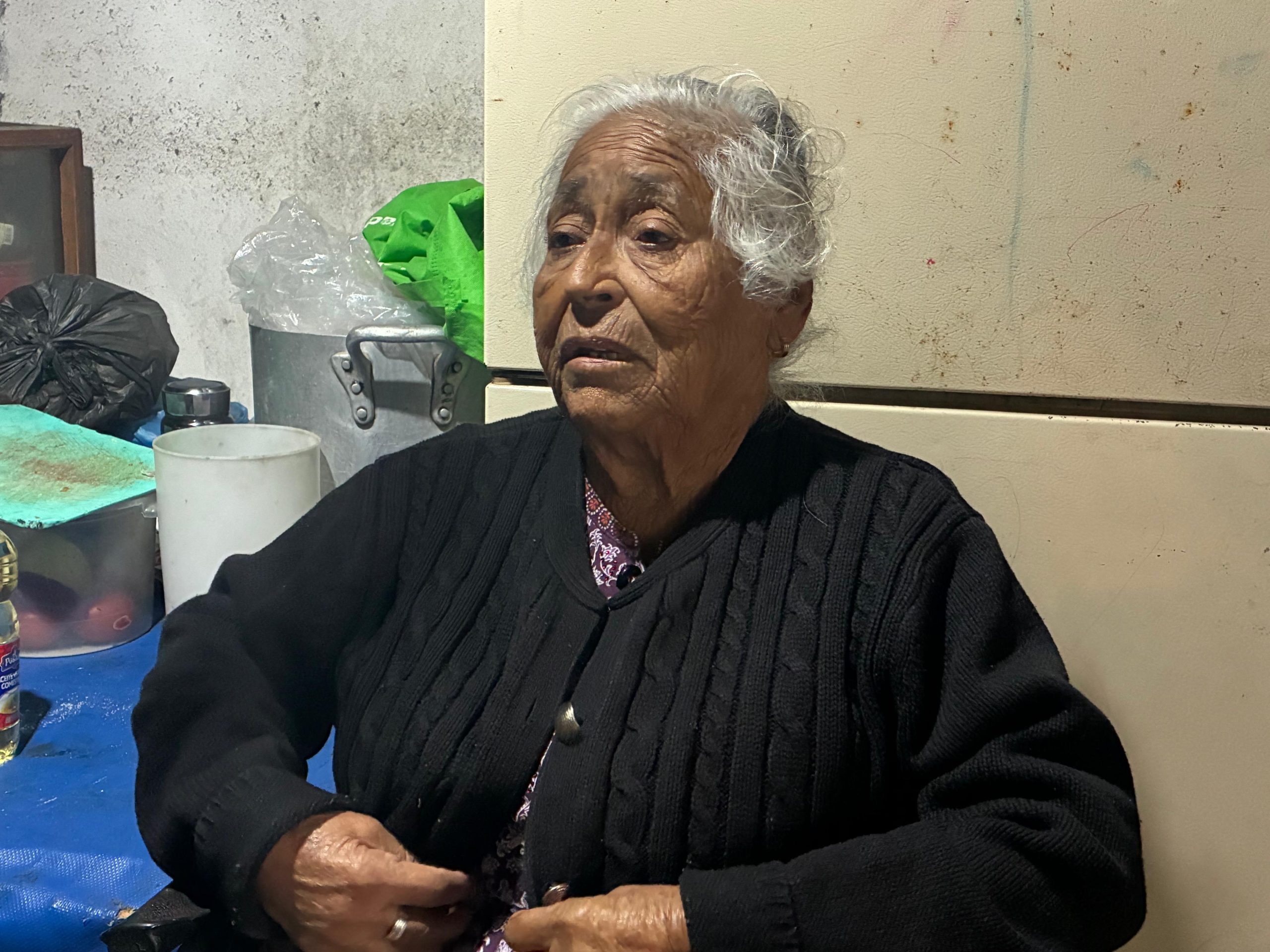 Frío le daña su vivienda; urgente apoyar a María