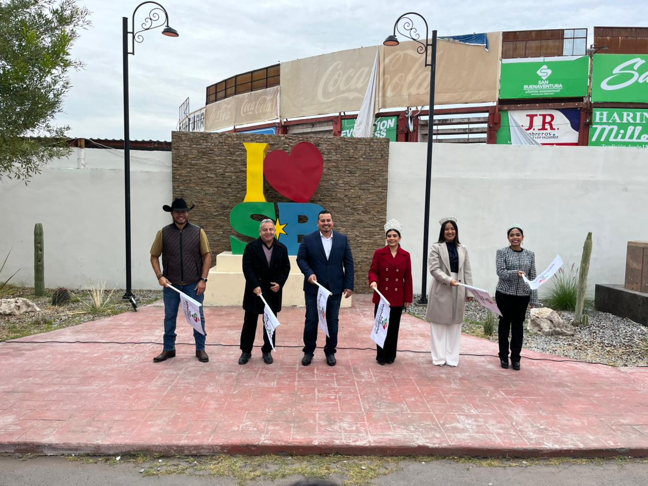 Construyen sanitarios con ganancia de feria