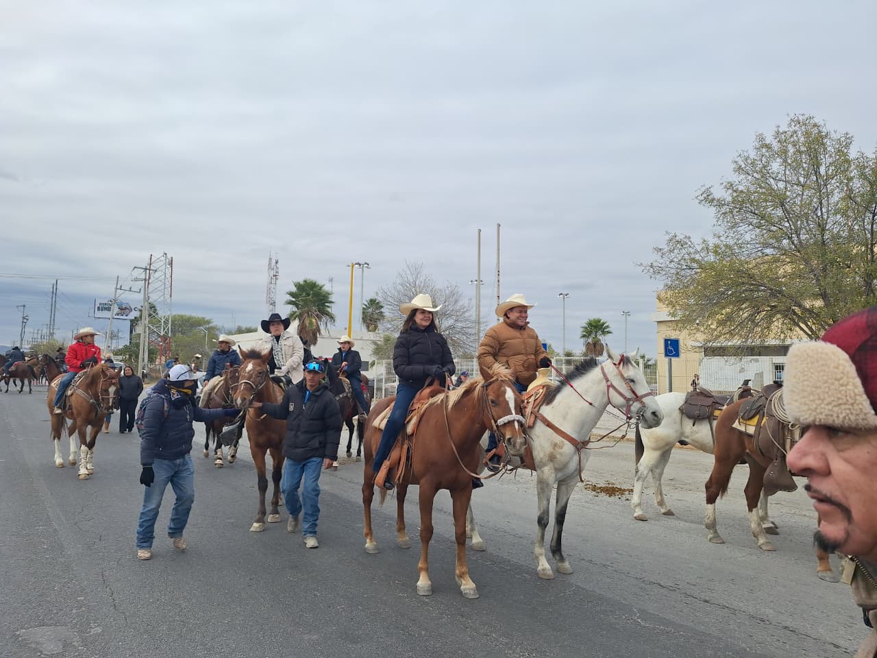 Van por Gran Cabalgata para el 8 Ocho de Enero