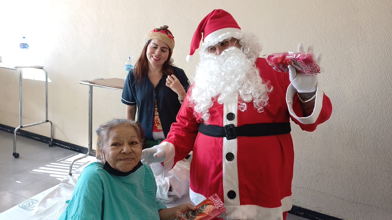 Celebran posada en la Clínica 24 de IMSS