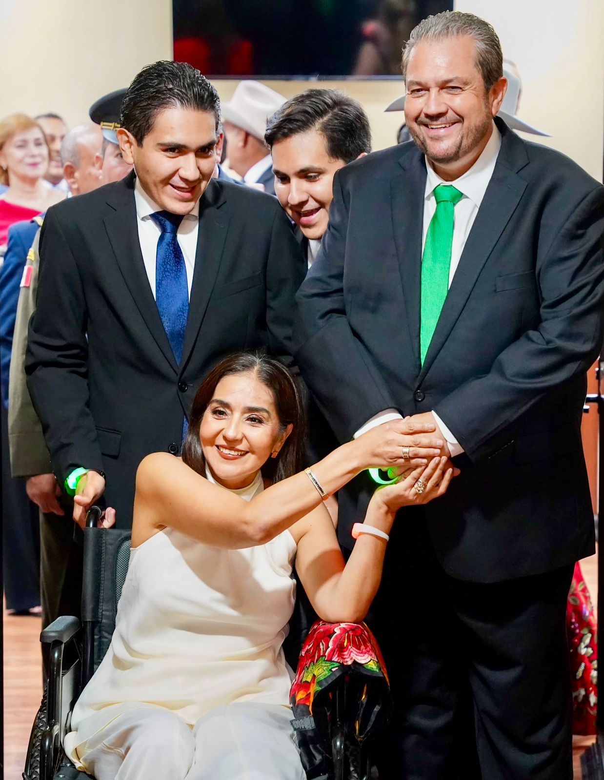 Desea Tomás a las familias de Ramos una muy feliz Navidad