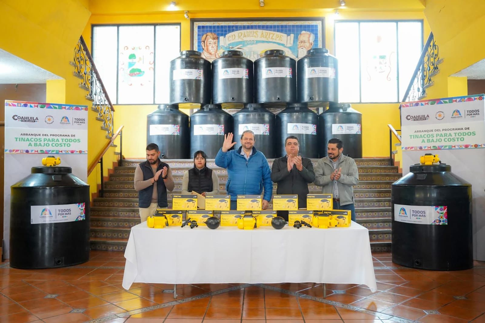 Tinacos a bajo costo en apoyo de 720 familias