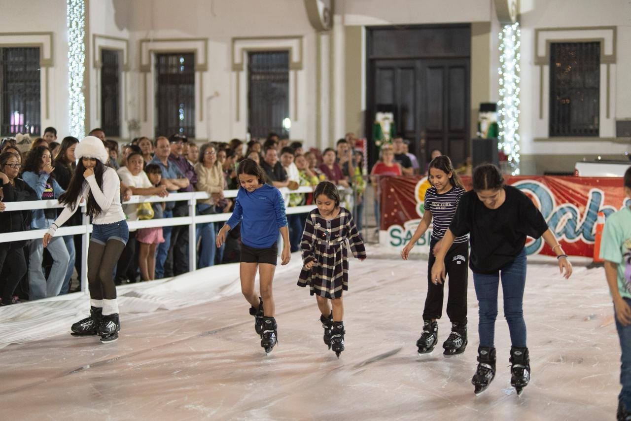Todo un éxito la Pista de Hielo en Sabinas