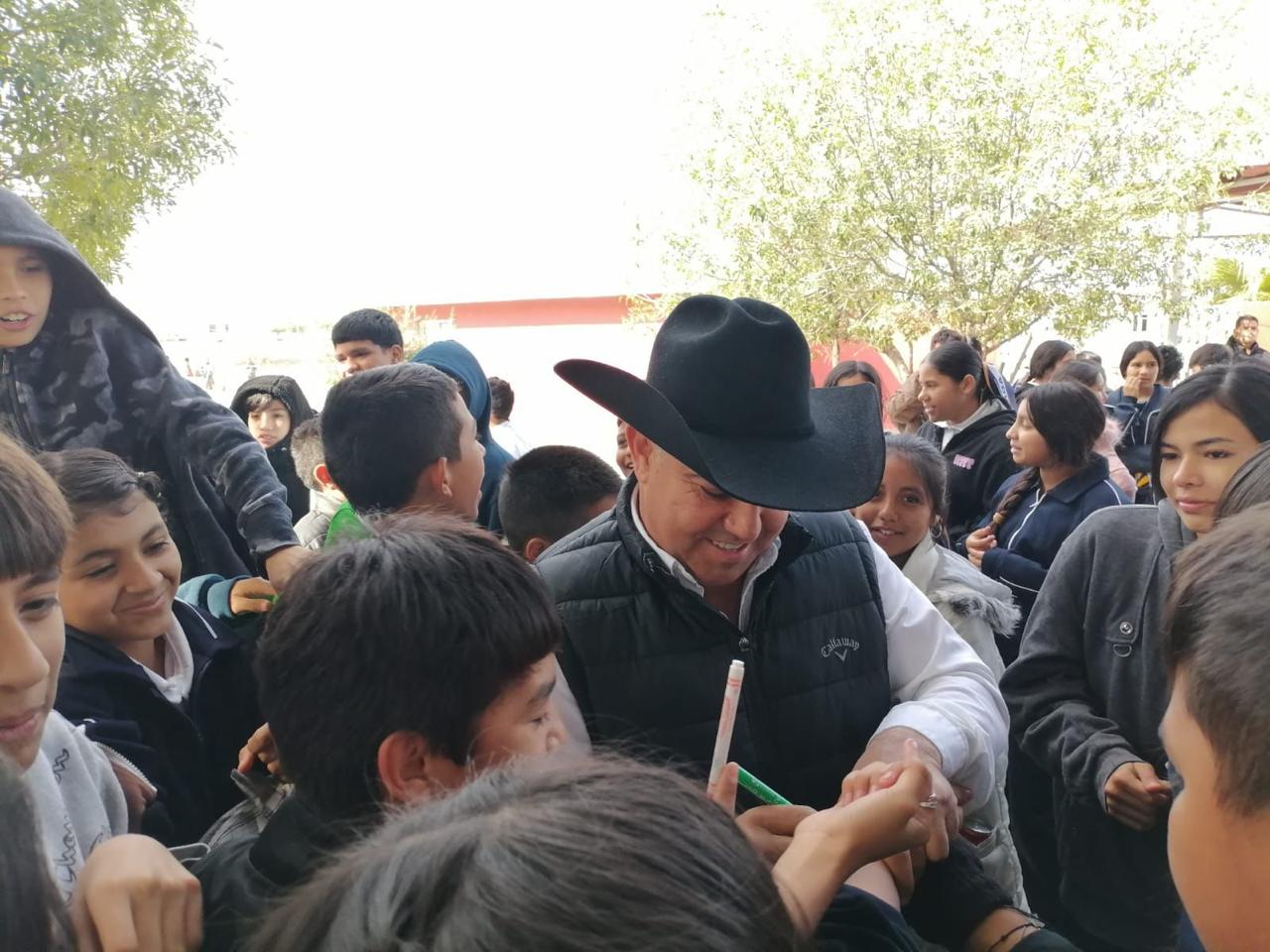 Chano Díaz refrenda su compromiso con jóvenes
