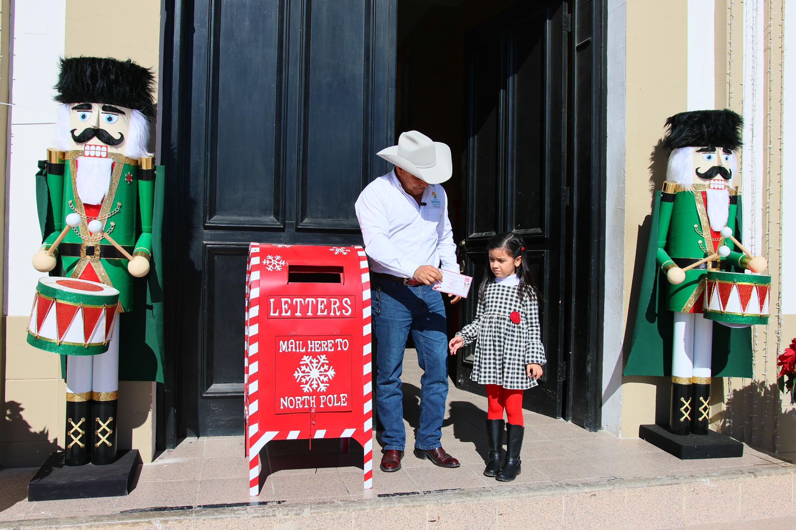 Instala Sabinas buzón para Santa