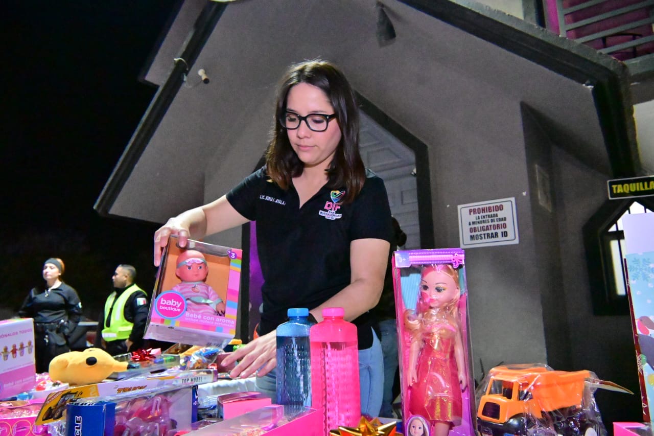 Abrazan en San Buena Gran Juguetón del DIF